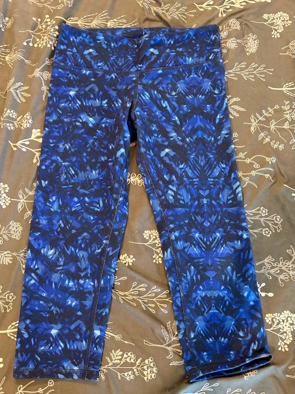ALO Yoga Girls' Blue Patterned Capri Leggings